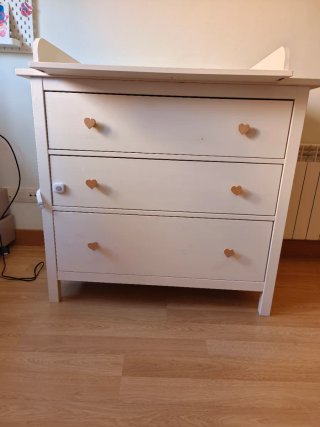 Cómoda cambiador IKEA HEMNES