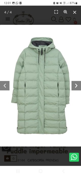 Anorak largo verde impermeable.