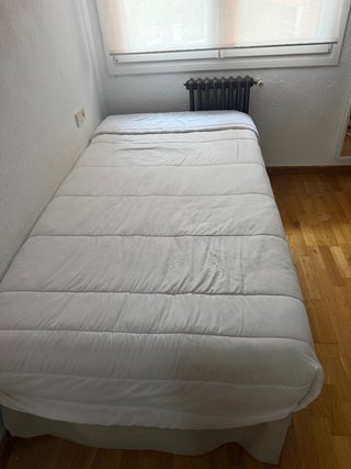 Cama individual con estructura