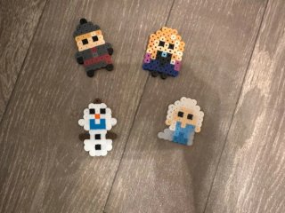Llaveros o imanes Hama Beads Frozen.