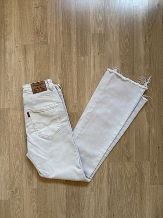 Vaqueros Beige Bajo Deshilachado