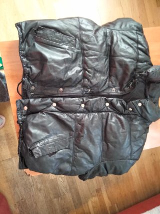 Chaqueta de cuero negra