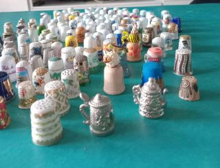 Colección de dedales variados