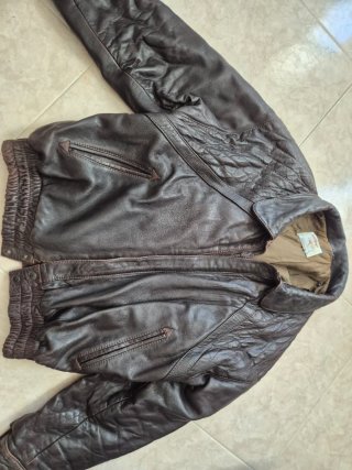 Cazadora de piel marrón. Talla 54