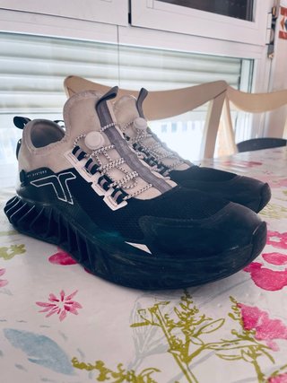 Zapatillas Tenth Negro y Blanco