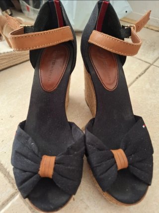Sandalias Tommy Hilfiger Talla 38, a estrenar .