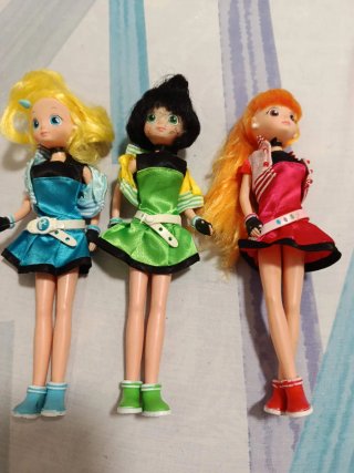 Set de 3 Muñecas con Vestidos de Colores