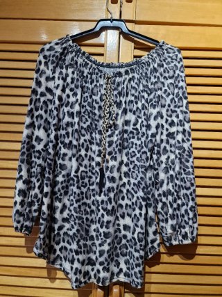 Blusa con estampado de leopardo