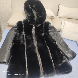 Abrigo de Piel y Cuero Negro