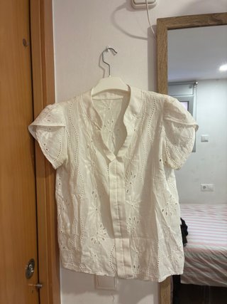 Blusa Blanca Manga Corta con Bordados