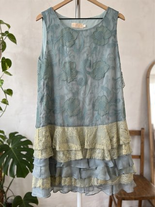 Vestido BDBA con encaje y volantes