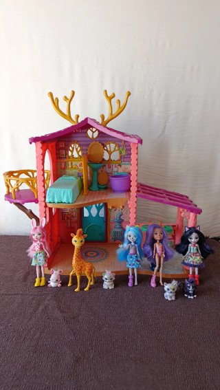 Casa Ciervo Enchantimals con Muñecas y Mascotas