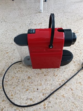 Cafetera Nespresso Krups Roja