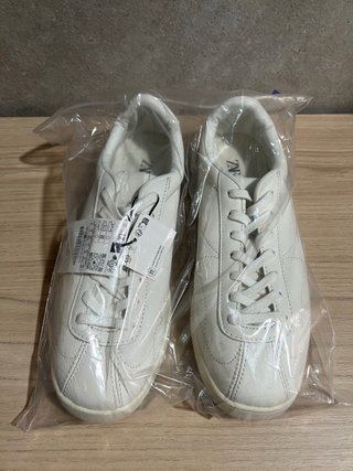 Zapatillas de piel Zara blancas