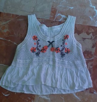 Prendas ropa señora y bañadores chico.