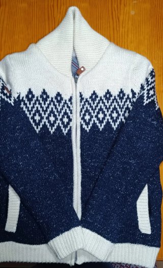Chaqueta de punto Superdry blanca y azul