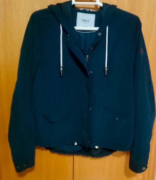 Chaqueta ONLY Azul Marino con Capucha