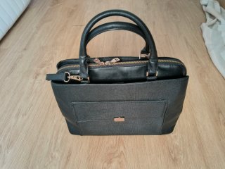 Bolso de mano negro