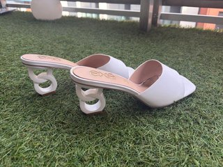 Sandalias Blancas Exe con Tacón Original