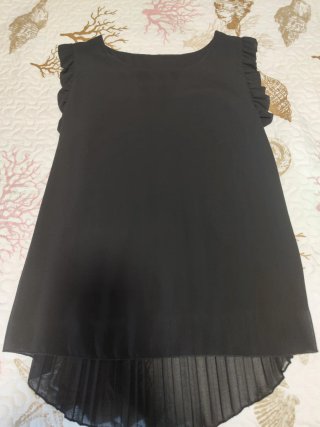 Blusa Negra con Volantes