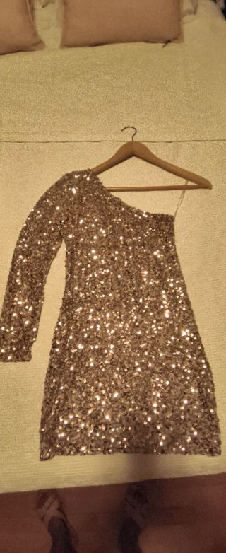 Vestido de fiesta con lentejuelas dorado