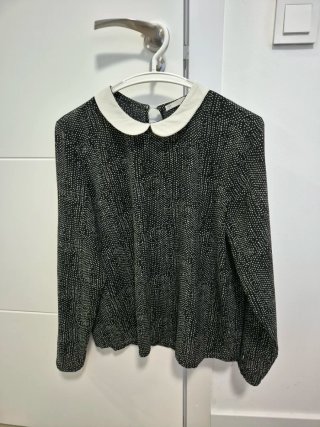 Blusa de lunares con cuello bebé