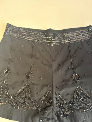 Pantalón corto negro con lentejuelas