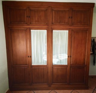 Armario de Madera Clásico