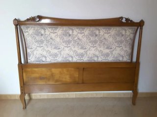 Cabecero de Madera Tallada y Tapizado