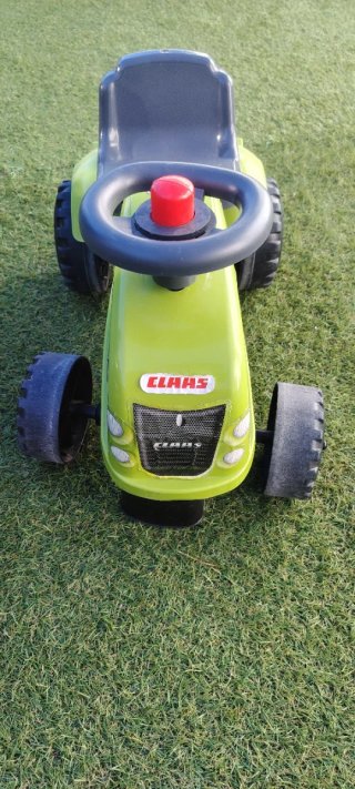 Tractor de juguete Claas con remolque