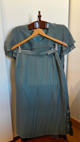 Traje de falda y blusa