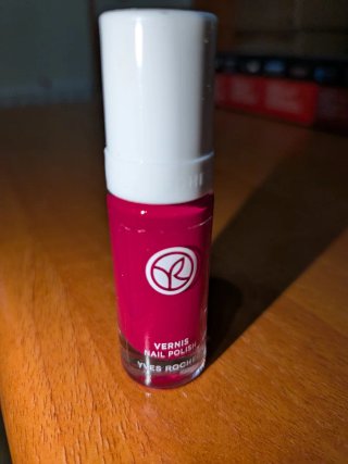 Esmalte de uñas Yves Rocher frambuesa intenso