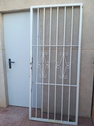 Reja de puerta
