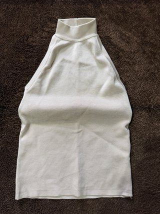 Top de cuello alto Zara , talla M pero sirve para