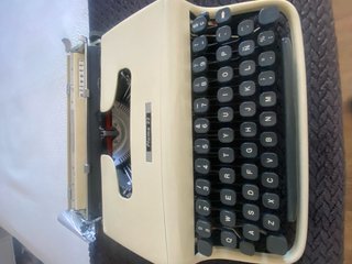 Máquina de escribir Olivetti Pluma 22