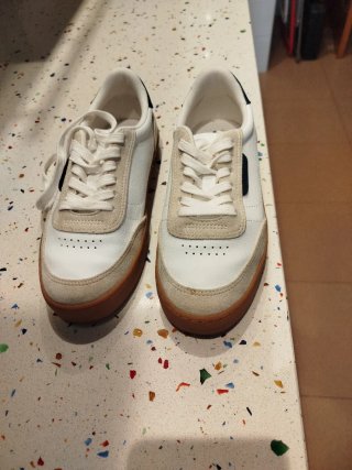 Zapatillas Deportivas Blancas y Beige