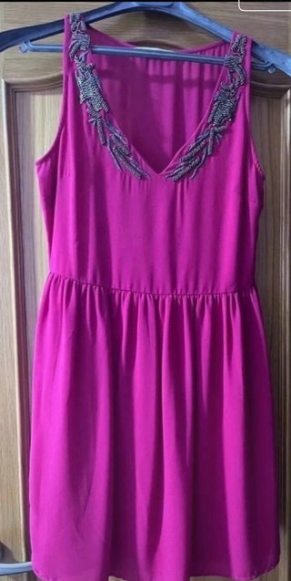 Vestido Zara fucsia con Detalles pedreria abalorio