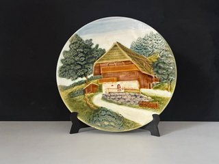 🇩🇪 Plato Decorativo con Relieve de Casa Rural