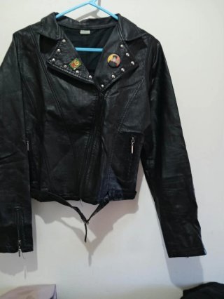 Chaqueta de mujer negra estilo motero