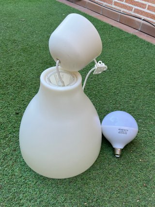 Lámpara Blanca con Bombilla