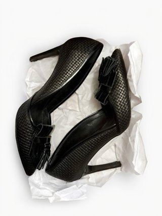 Tacones Negros con Textura