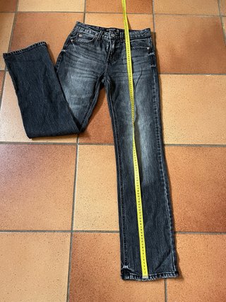 Pantalón vaquero Stradivarius negro