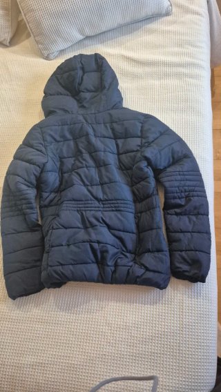 Chaqueta acolchada azul para niña