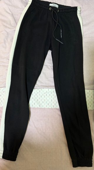 Pantalón Jogger Bershka Negro y Blanco