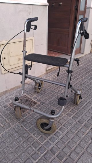 Andador con Asiento y frenos
