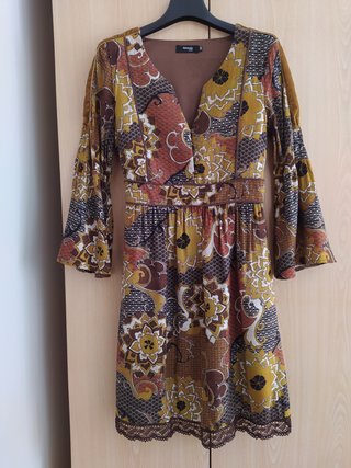 Vestido corto estampado otoñal