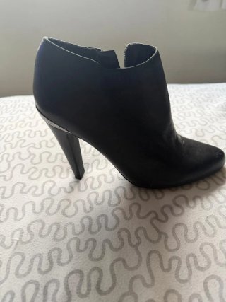 Botines GUESS Negros Tacón Alto Talla 37
