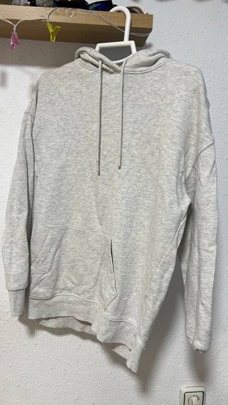 Sudadera con capucha gris