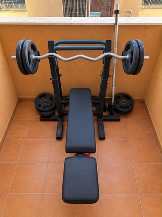 Banca de Press Plegable con Barra y Discos