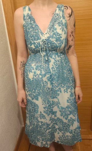 Vestido Estampado Floral Azul y Blanco